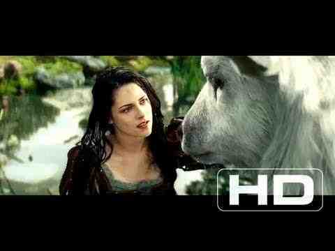 Snow White And The Huntsman - The Dwarves follow Snow White into the Enchanted Forest