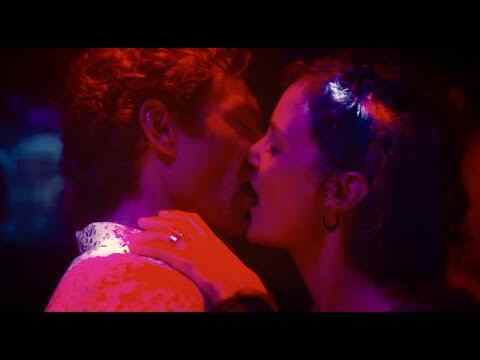 Serre moi fort - trailer 1