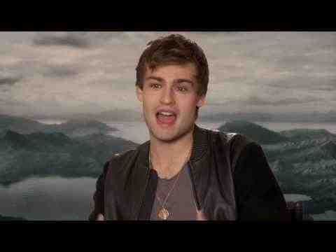 Noah - Douglas Booth Interview